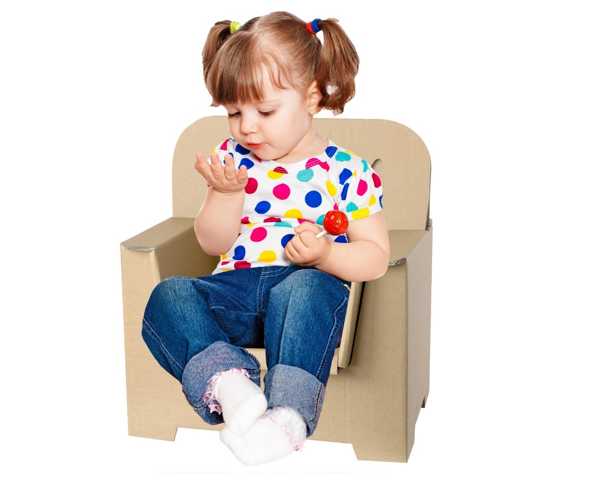 Kinderstuhl aus Pappe