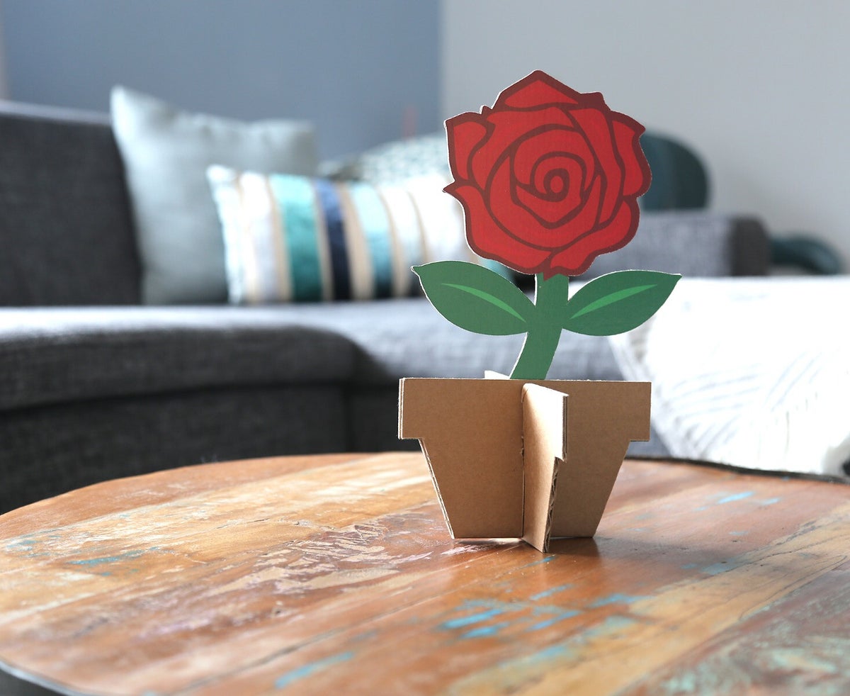 Rose, Blume, Pappblume, Rose aus Pappe, Blume aus Pappe, Geschenk, personalisiertes Geschenk, Werbematerial